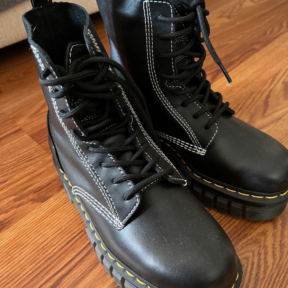 EUC Dr Martens Audrick high boots